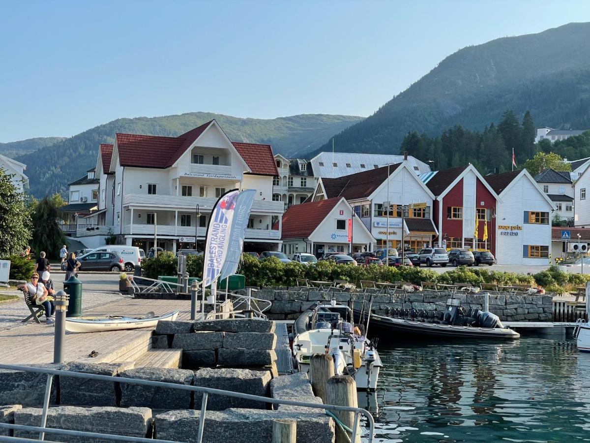 Balestrand Fjordapartments Bagian luar foto